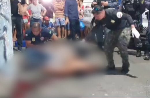 Suspeitos em carro matam taxista com 15 tiros na Zona Sul de Manaus. Foto: Reprodução/TV Norte Amazonas.