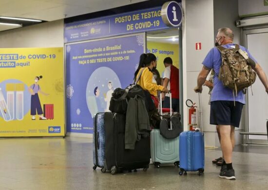 Comprovante de vacinação e teste negativo de covid deixam de serem exigido para entrada no país - Foto: