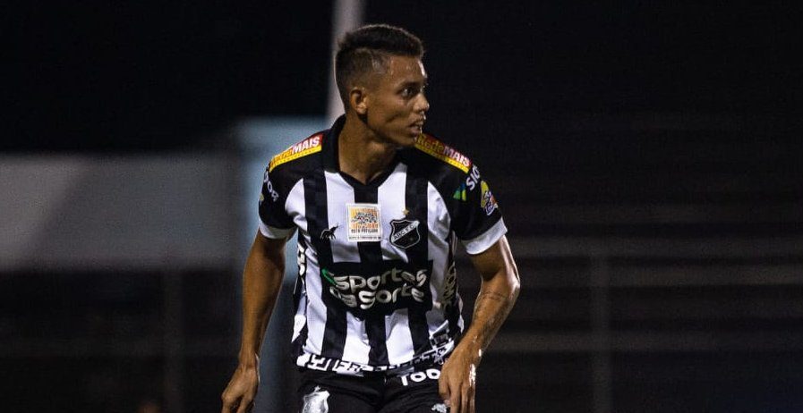 Thalysson, ex-jogador do ABC-RN é mais novo contratado do Manaus FC - Foto: Reprodução/ Twitter @craquesdebolabr