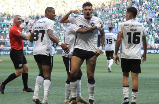 Artilheiro isolado do Brasileirão, Tiquinho Soares alcançou a marca de 10 gols - Foto: VítorSilva/BFR/divulgação