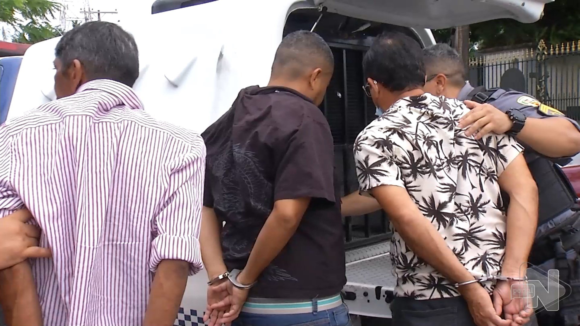 Trio suspeito de assaltar passageiros em ônibus é preso em Manaus. Foto: Reprodução/ TV Norte Amazonas.