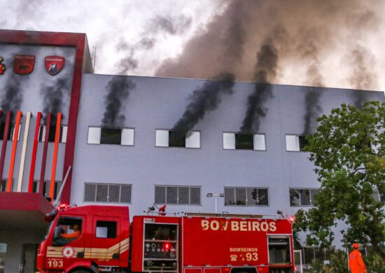 Incêndio atingiu terceiro piso, na parte dos fundos da estrutura - Foto: Divulgação/Luiz Henrique Machado