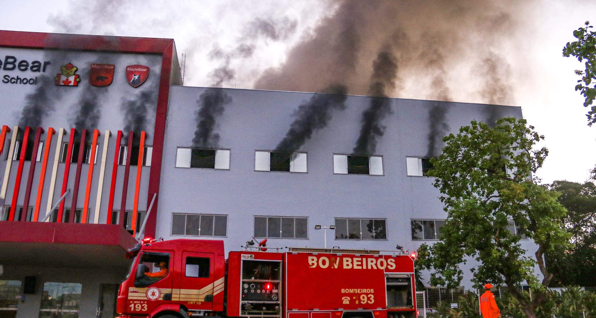Incêndio atingiu terceiro piso, na parte dos fundos da estrutura - Foto: Divulgação/Luiz Henrique Machado