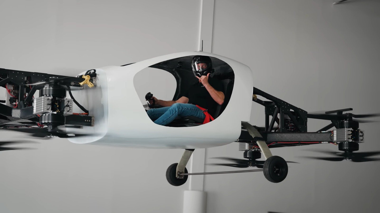 Carro voador 100% elétrico faz voo em Miami; veja o vídeo