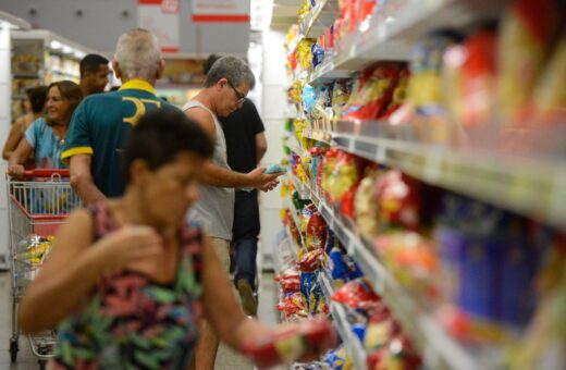 Na versão anterior do relatório da reforma tributária, a cesta básica era onerada em 50% da alíquota padrão do imposto único sobre consumo - Foto: Tânia Rêgo/Agência Brasil