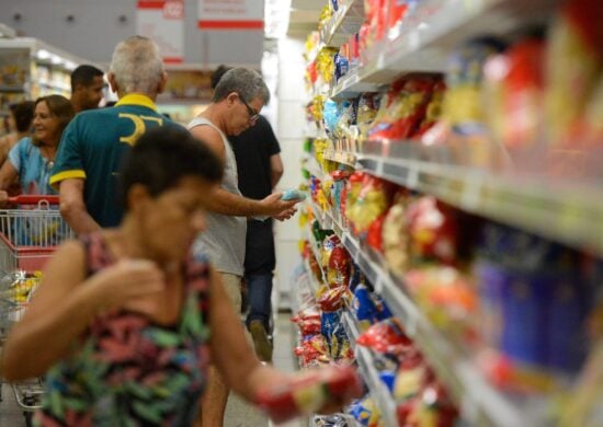 Na versão anterior do relatório da reforma tributária, a cesta básica era onerada em 50% da alíquota padrão do imposto único sobre consumo - Foto: Tânia Rêgo/Agência Brasil