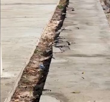 Ciclovia foi totalmente quebra por estacionamento irregular na Zona Oeste de Manaus