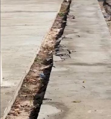 Ciclovia foi totalmente quebra por estacionamento irregular na Zona Oeste de Manaus