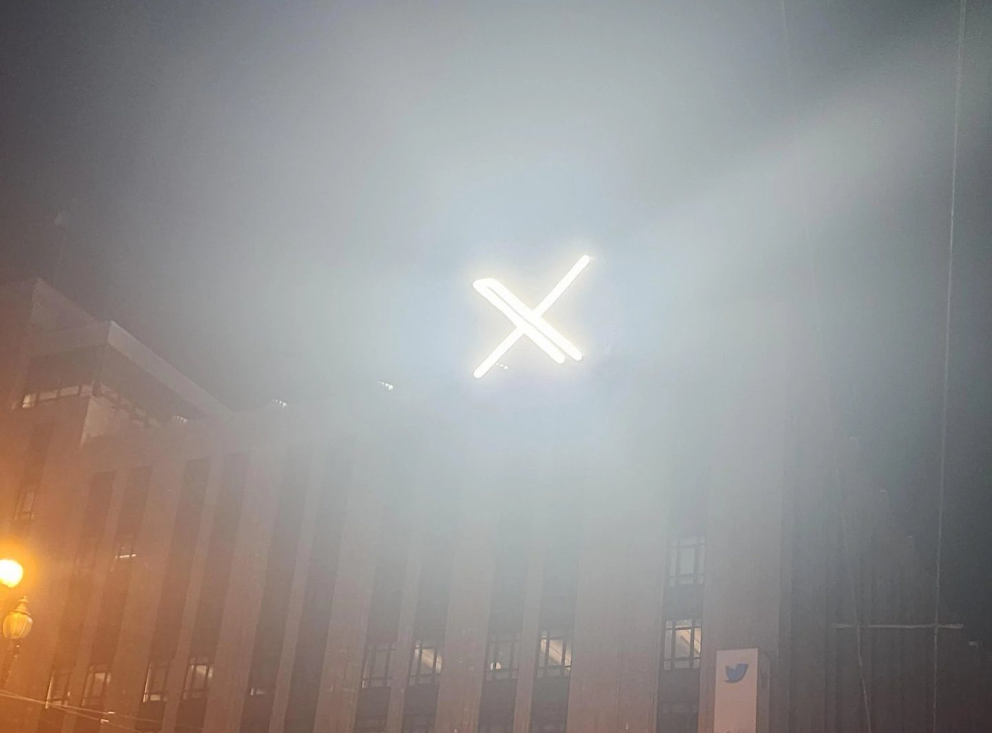 Cidade dos EUA investiga violação na instalação de 'X' em prédio do Twitter