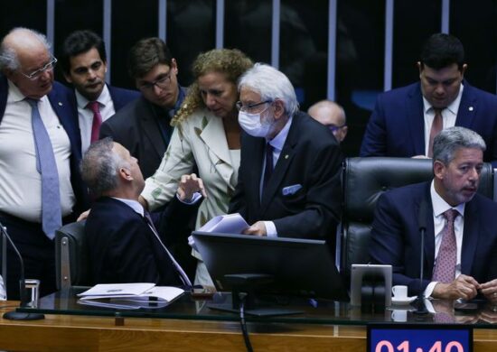 O Plenário da Câmara dos Deputados esteve reunido por cerca de 11 horas discutindo a reforma tributária em primeiro turno - Foto: Lula Marques/Agência Brasil