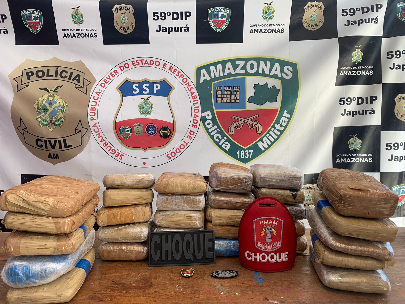As drogas estava em duas malas - Foto: Divulgação/SSP-AM