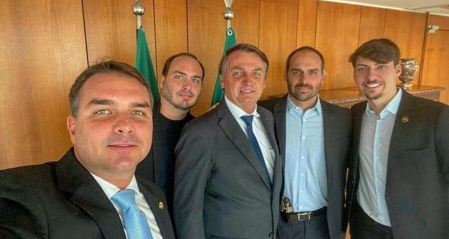 Durante o governo do ex-presidente Jair Bolsonaro, aviões da FAB foram usados para transportar a família dele em 70 voos privados -Foto: Reprodução Twitter/ @Bolsonaro SP