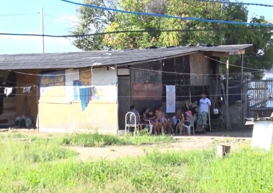 MINISTÉRIO DA SAÚDE Imigrantes vivem em obra abandonada do Centro de Radioterapia de RR