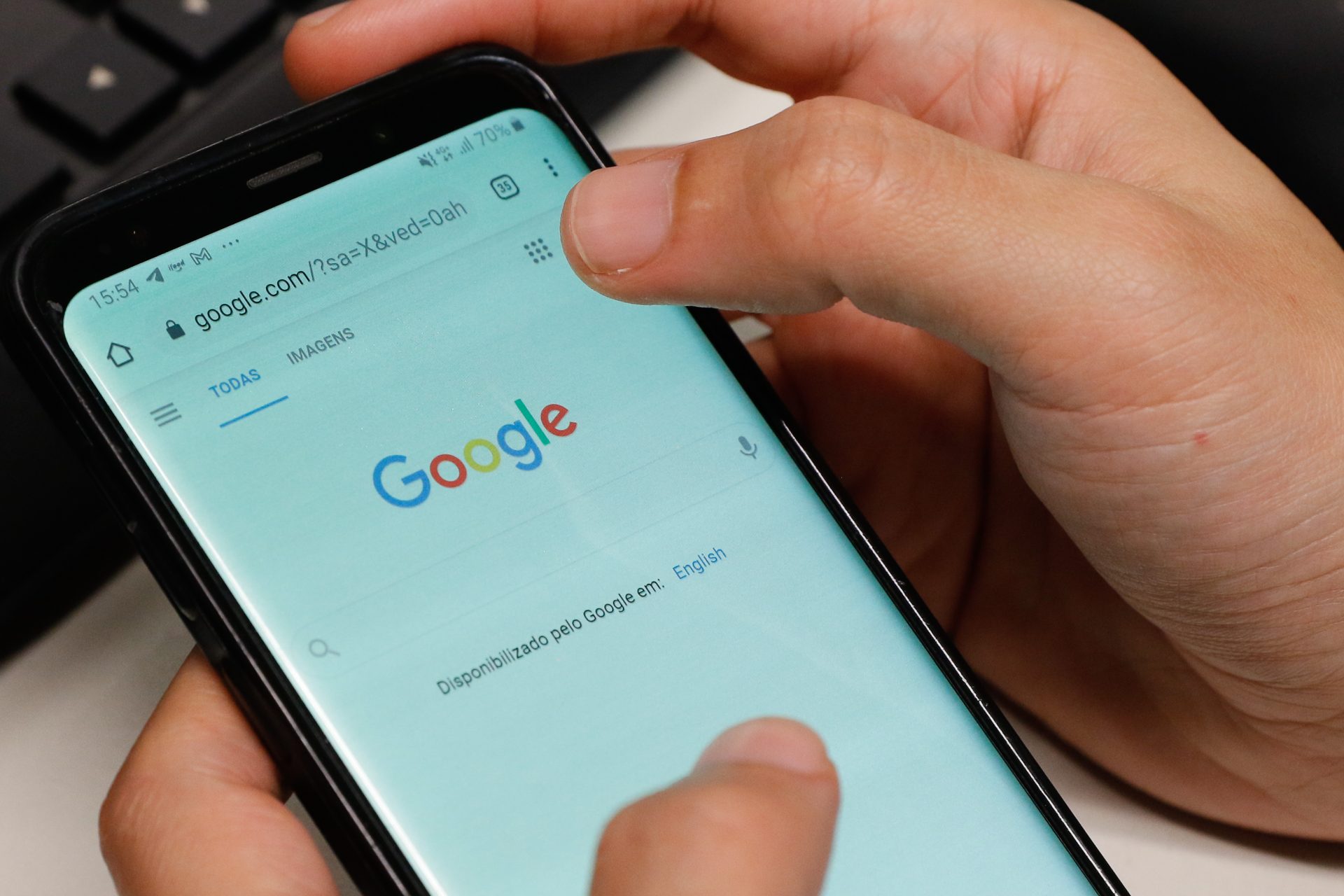 Google e Meta têm 48h para retirarem anúncios falsos sobre Desenrola