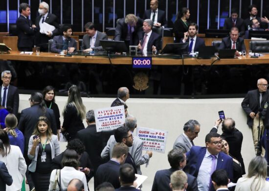 Câmara durante votação da reforma tributária. Com a aprovação da proposta, o governo Lula consegue vitória significativa - Foto: Lula Marques/Agência Brasil