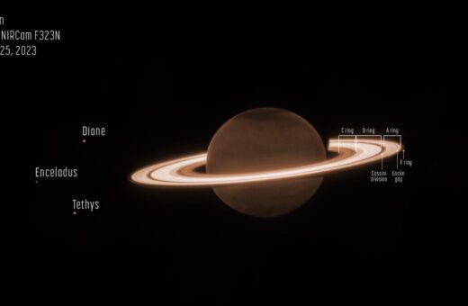 Imagem de Saturno com anéis brilhantes é captada por telescópio da Nasa