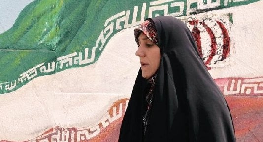 Irã véu A polícia da moral volta às ruas 10 meses depois que uma jovem foi morta sob a acusação de ter violado o código de vestimenta- Foto: Reprodução/Twitter@nananamedia365