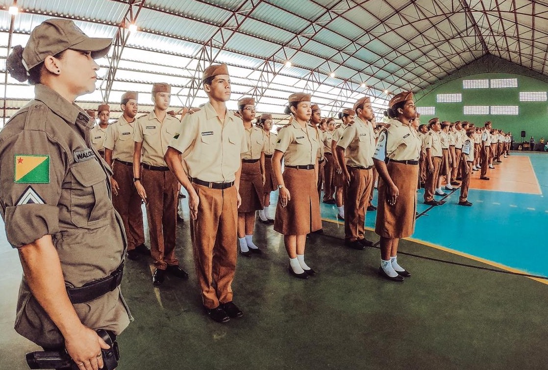 Justiça avalia restrições de comportamento em colégios militares do Acre