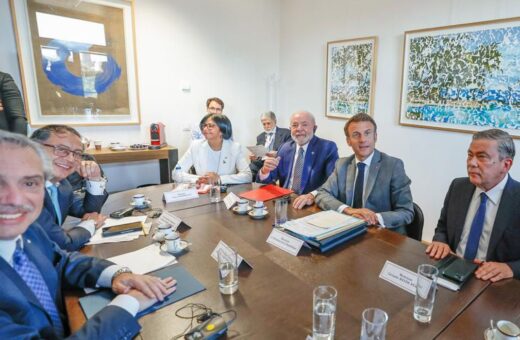 O presidente Lula (PT) participou de um encontro com a vice-presidente da Venezuela, Delcy Rodríguez, e o advogado Gerardo Blyde, um dos líderes da oposição no país, nesta segunda-feira (17) -Foto: Ricardo Stuckert/PR