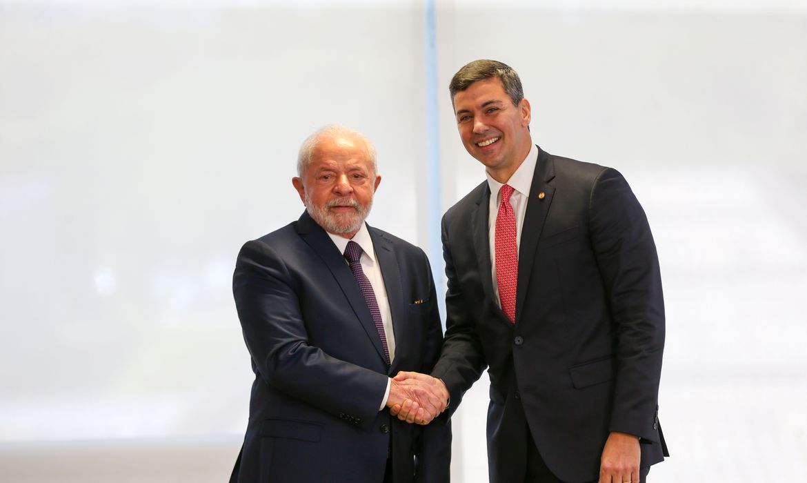 Lula e Santiago Peña se encontram no Palácio do Planalto