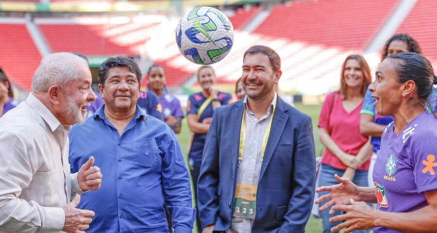 Segundo Lula, em uma próxima oportunidade, não será necessário gastar muito para realização de uma Copa, porque o Brasil já tem estádios de ótima qualidade - Foto: Ricardo Stuckert