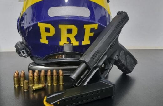 Motorista é flagrado com pistola e 17 munições na BR-174, em RR