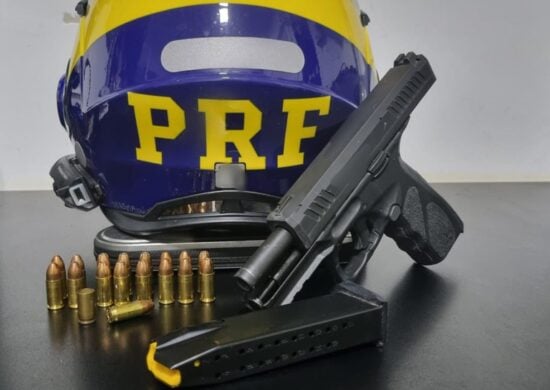 Motorista é flagrado com pistola e 17 munições na BR-174, em RR