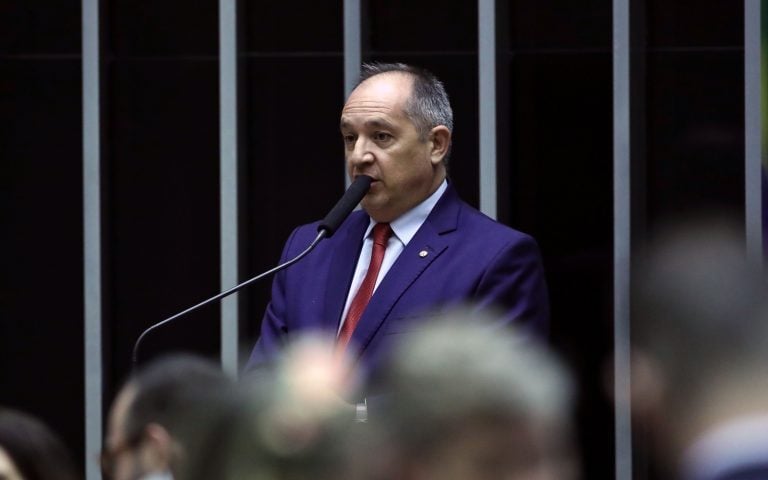 Proposta de Luciano Azevedo quer combater distorções no sistema eleitoral e obriga candidato a devolver recursos públicos de campanha em caso de renúncia -Foto: Bruno Spada/Câmara dos Deputados