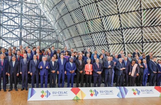 No fim da 3ª Cúpula da Celac e da União Europeia (UE), países europeus prometeram alcançar US$ 100 bilhões para financiar o clima -Foto: Ricardo Stuckert/PR