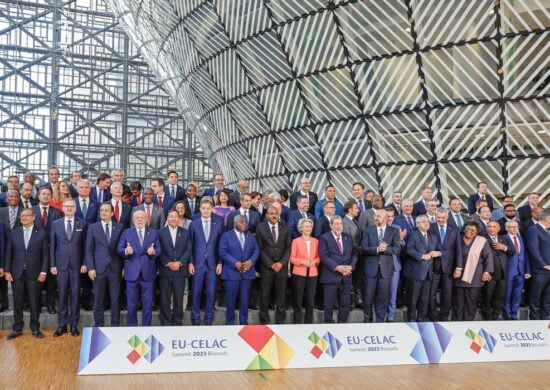 No fim da 3ª Cúpula da Celac e da União Europeia (UE), países europeus prometeram alcançar US$ 100 bilhões para financiar o clima -Foto: Ricardo Stuckert/PR