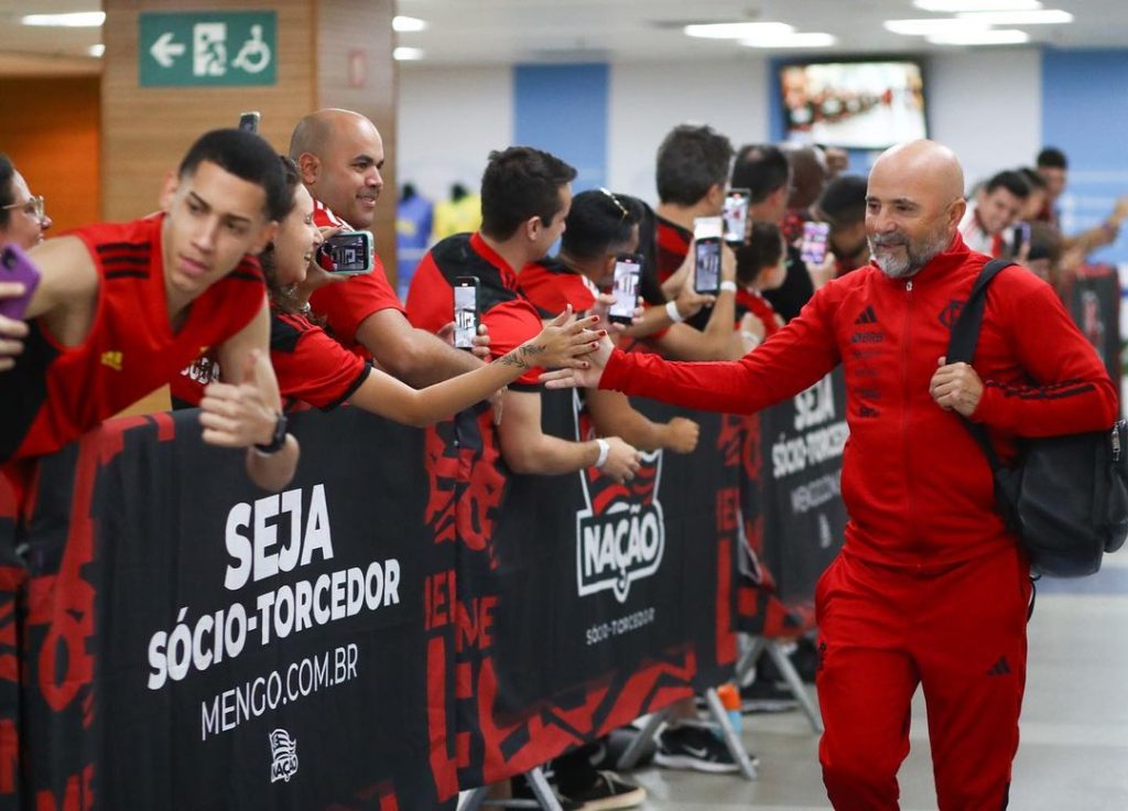 Jorge Sampaoli permanece no comando do Flamengo - Foto: Reprodução/ Instagram @sampaolioficial