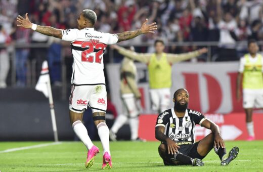 São Paulo derrotou Santos FC, no jogo pelo Campeonato Brasileiro, no estádio do Morumbi - Foto: Foto: Eduardo Carmim/ Agência o Dia/ Estadão Conteúdo