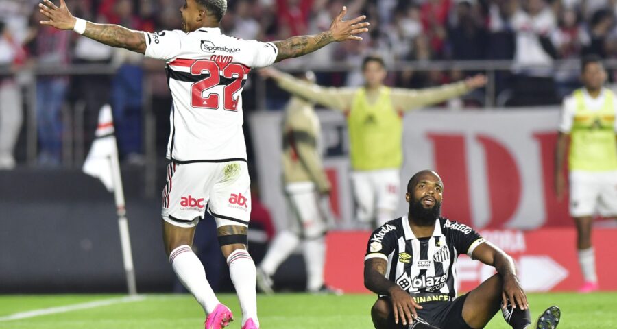 São Paulo derrotou Santos FC, no jogo pelo Campeonato Brasileiro, no estádio do Morumbi - Foto: Foto: Eduardo Carmim/ Agência o Dia/ Estadão Conteúdo