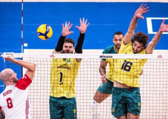 O Brasil já havia perdido para o mesmo rival na terceira fase da atual edição da Liga das Nações- Foto: Reprodução/ Twitter @volei