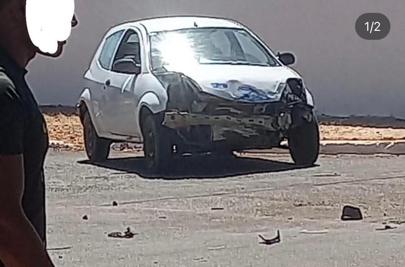 Carro do motorista ficou com a frente destruída - Foto: Reprodução/Redes Sociais/Araguatins2.0