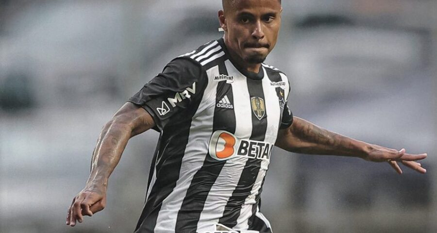 Novo reforço, volante Allan desembarcou no Rio de Janeiro no sábado (1º) - Foto: Reprodução/Twitter @atletico