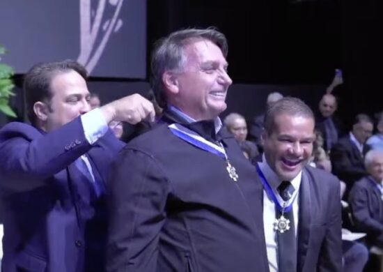 Bolsonaro recebe o título de comendador em Anápolis (GO) - Foto: Reprodução/Prefeitura Anápolis