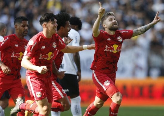 Com vitória em cima do Corinthians, Bragantino se aproxima das primeiras posições da tabela - Foto: Reprodução/Twitter @redbullbraga / Ari Ferreira