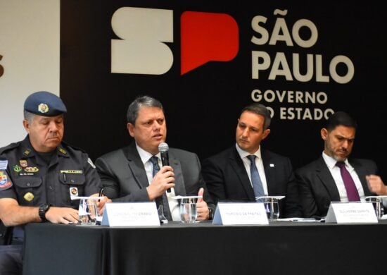 Coletiva sobre operação no Guarujá com participação do governador Tarcísio Freitas - Foto: Ronaldo Silva/Photo Press/Estadão Conteúdo