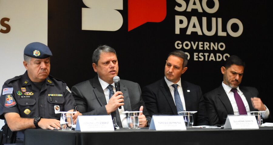 Coletiva sobre operação no Guarujá com participação do governador Tarcísio Freitas - Foto: Ronaldo Silva/Photo Press/Estadão Conteúdo