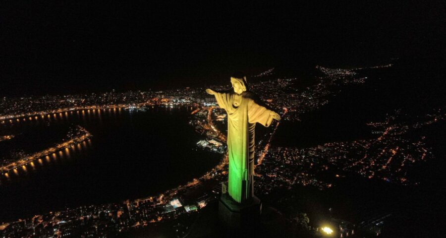 Cristo Redentor homenageia Seleção Feminina na Copa