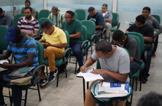 Cadastro para emprego pode ser feito de forma virtual ou física, em unidade do Sine, em Manaus - Foto: Henrique Miranda/Semtep