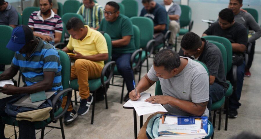 Cadastro para emprego pode ser feito de forma virtual ou física, em unidade do Sine, em Manaus - Foto: Henrique Miranda/Semtep