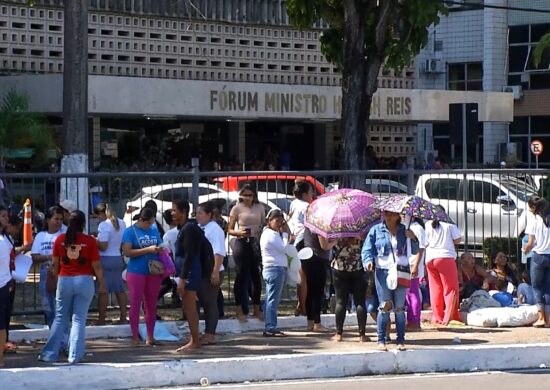 Esposas de detentos protestam contra a suspensão das visitas em Manaus - Foto: Reprodução/TV Norte Amazonas