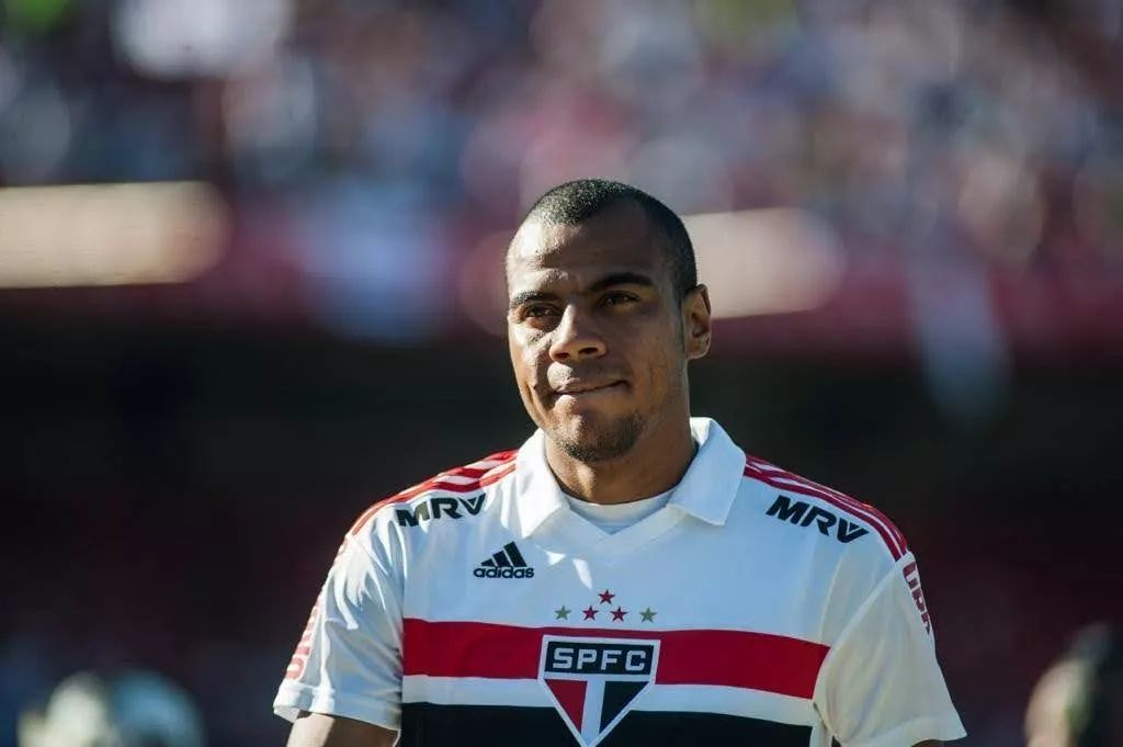 Ex-jogador do São Paulo foi preso em flagrante após confusão em pousada - Foto: Reprodução/Instagram @regisbr02
