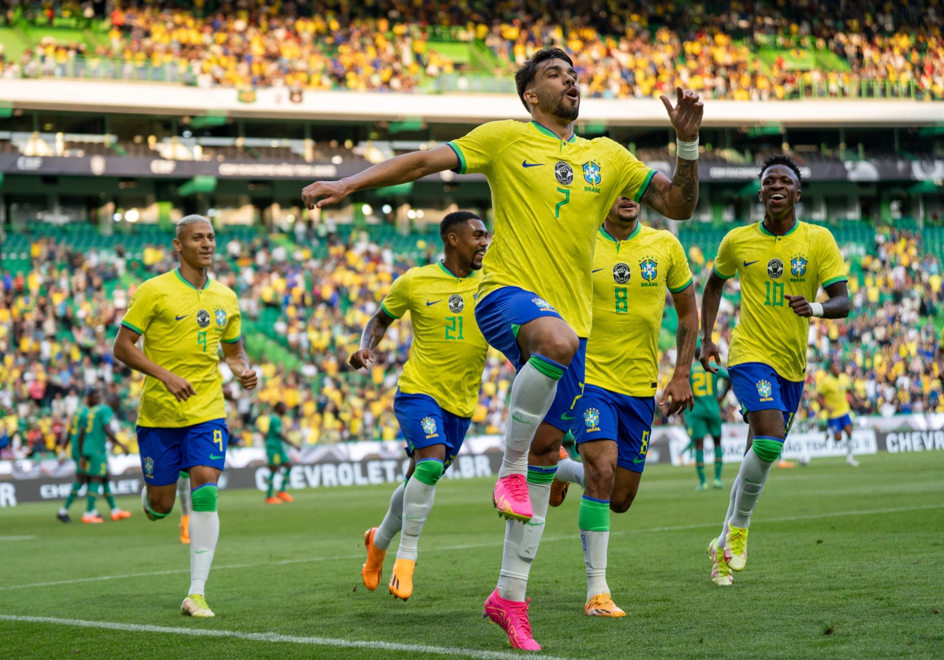 O Brasil ocupa a terceira colocação no ranking mundial da Fifa - Foto: Reprodução/ Twitter @CBF_Futebol