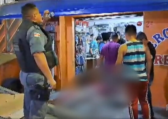 Homem de 34 anos é morto com 15 tiros em frente de mercadinho - Foto: Reprodução/TV Norte Amazonas