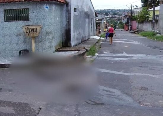 Homem é jogado de carro e é morto a tiros na Zona Norte de Manaus – Foto: Reprodução/TV Norte Amazonas