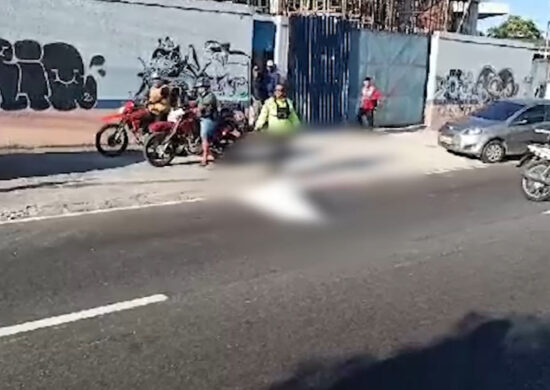 Idoso morre atropelado por motocicleta na Zona Centro-Sul de Manaus – Foto: Reprodução/TV Norte Amazonas