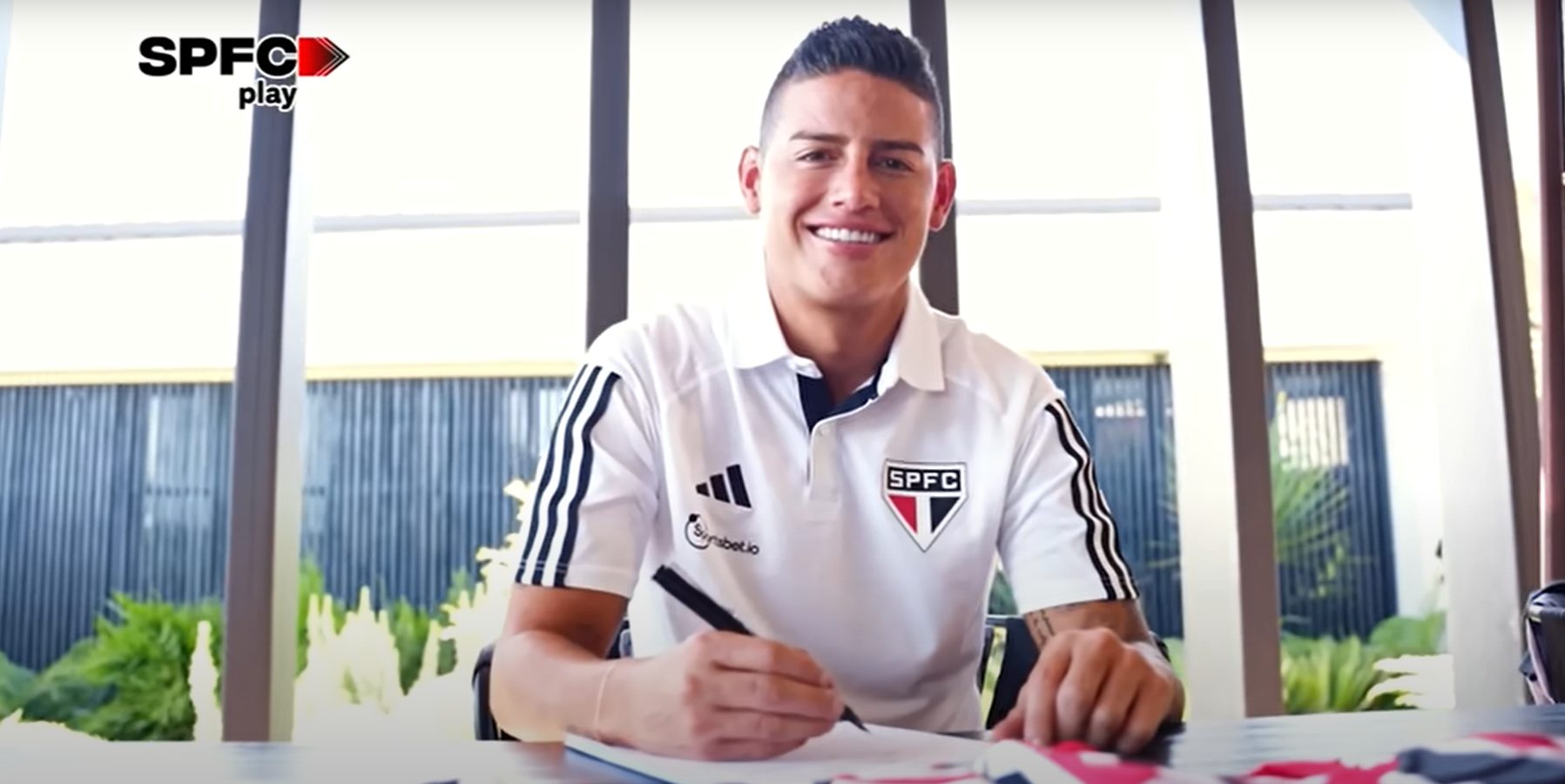 O meio-campista James Rodríguez é anunciado neste sábado (29) como o mais novo contratado do Tricolor - Foto: Reprodução/ YouTube São Paulo FC